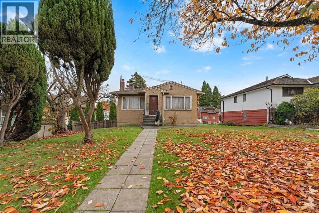 4868 COMMERCIAL STREET — Vancouver, British Columbia - Photo 2 of 12