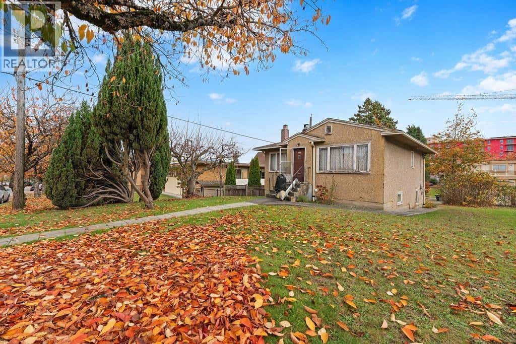 4868 COMMERCIAL STREET — Vancouver, British Columbia - Photo 3 of 12