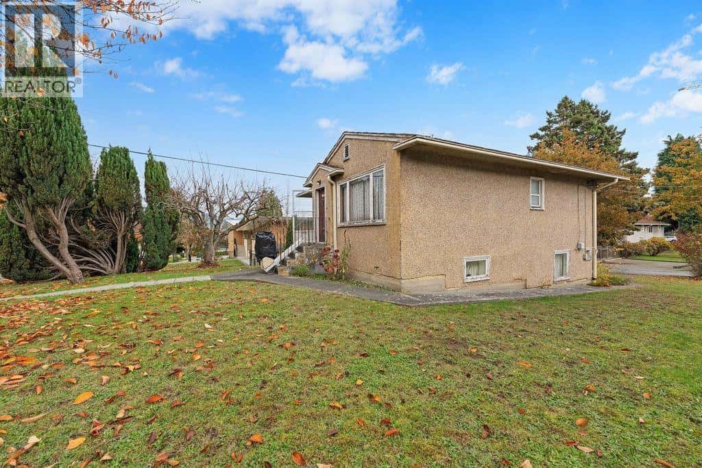 4868 COMMERCIAL STREET — Vancouver, British Columbia - Photo 4 of 12