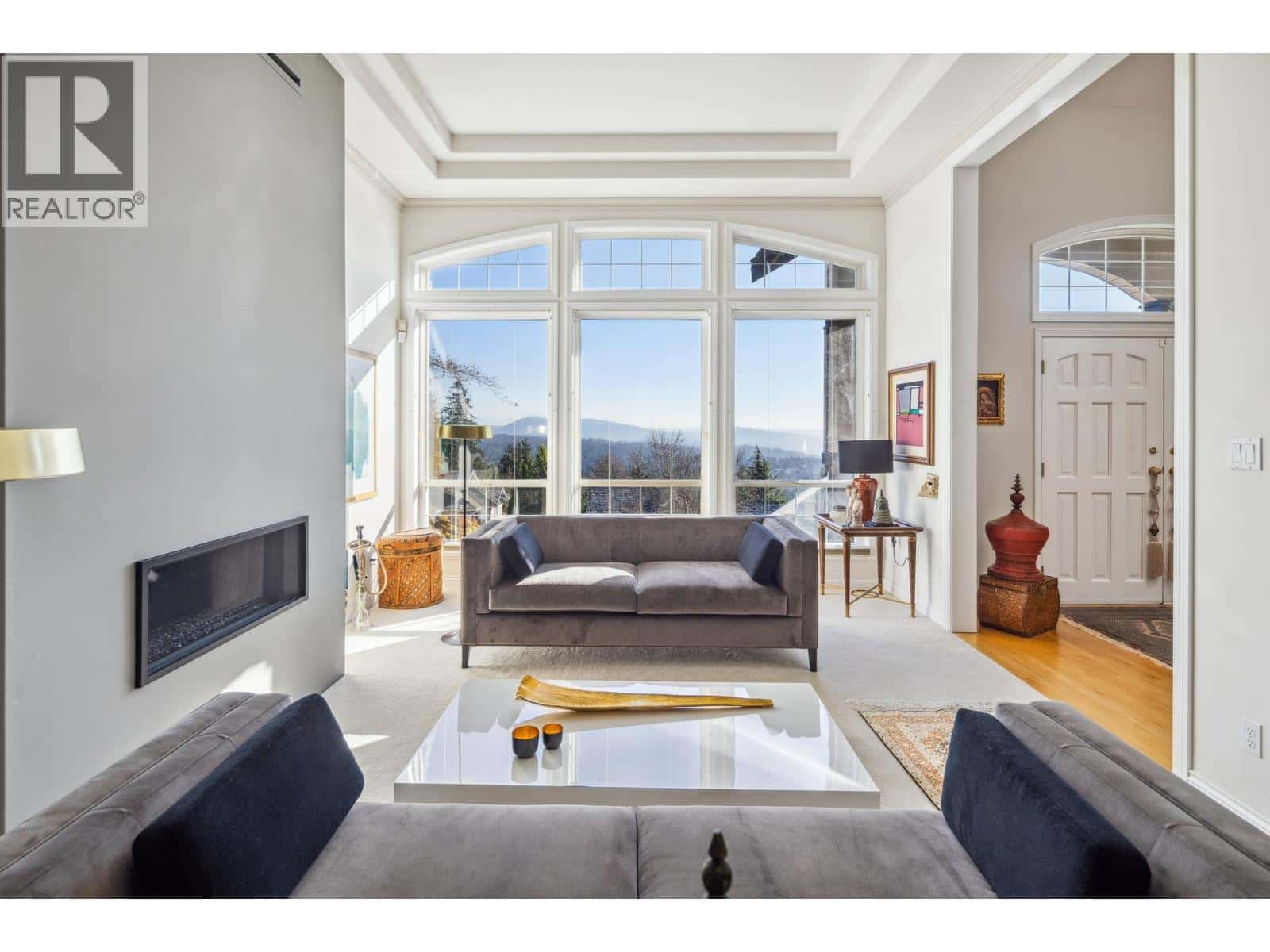 3823 MICHENER WAY — North Vancouver, British Columbia - Photo 2 of 40