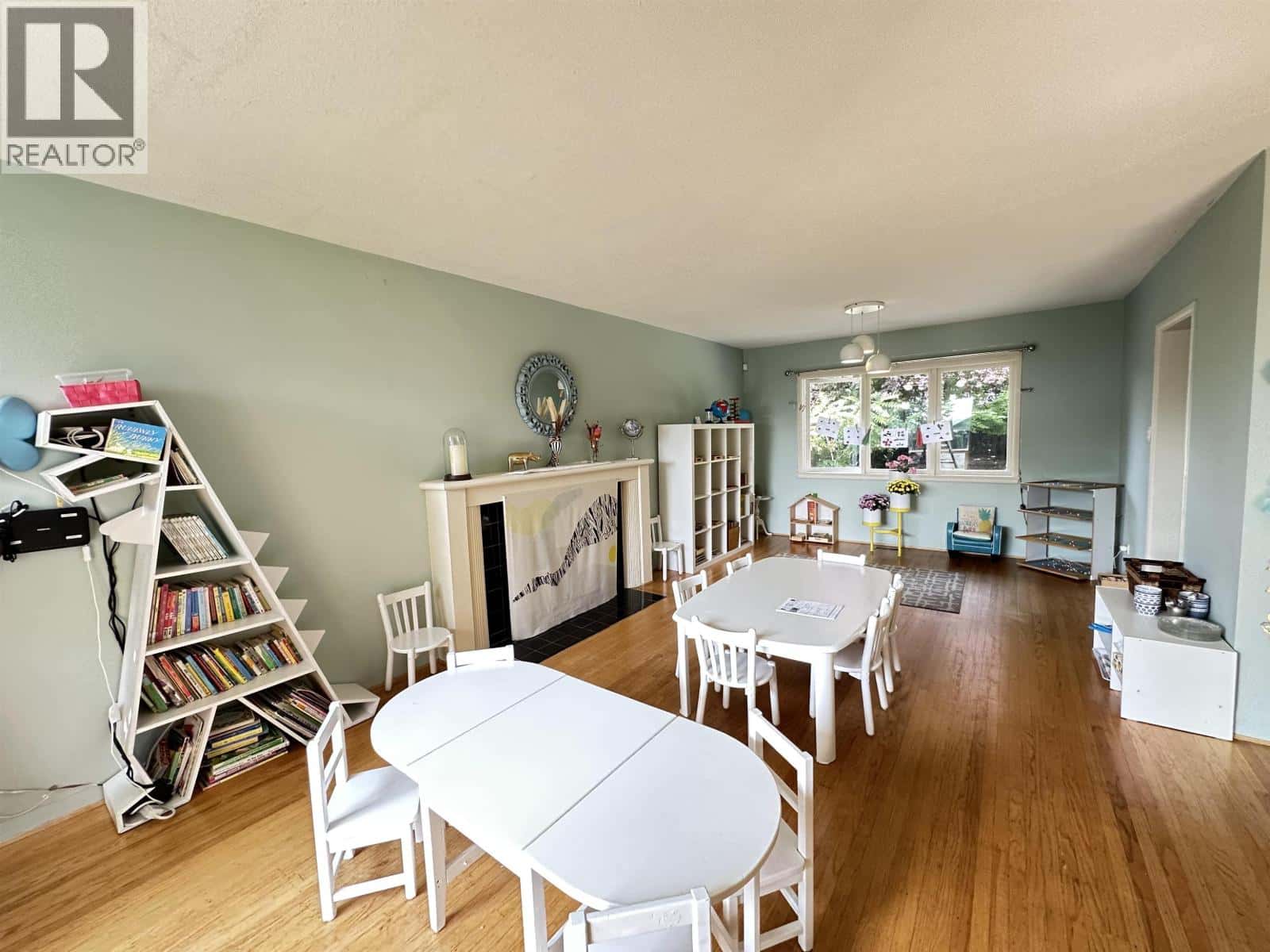 1115 HAYWOOD AVENUE — West Vancouver, British Columbia - Photo 3 of 26