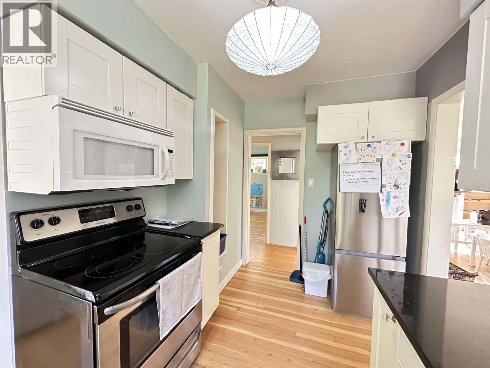 1115 HAYWOOD AVENUE — West Vancouver, British Columbia - Photo 5 of 26