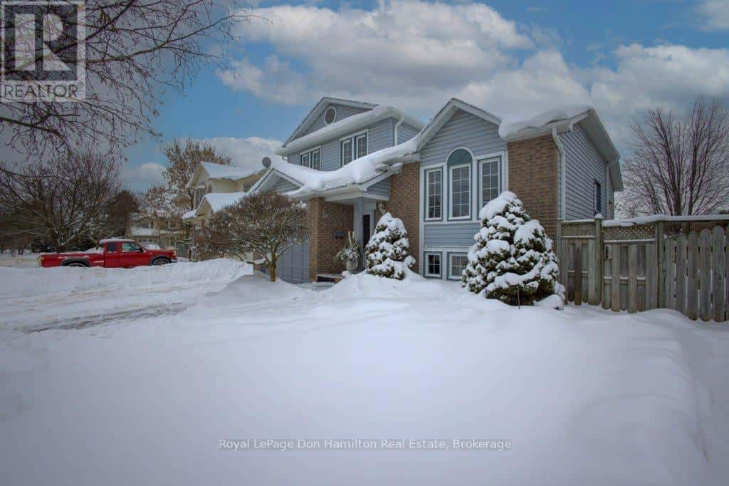 145 PARKSIDE DRIVE W — Centre Wellington (Fergus), Ontario - Photo 3 of 49