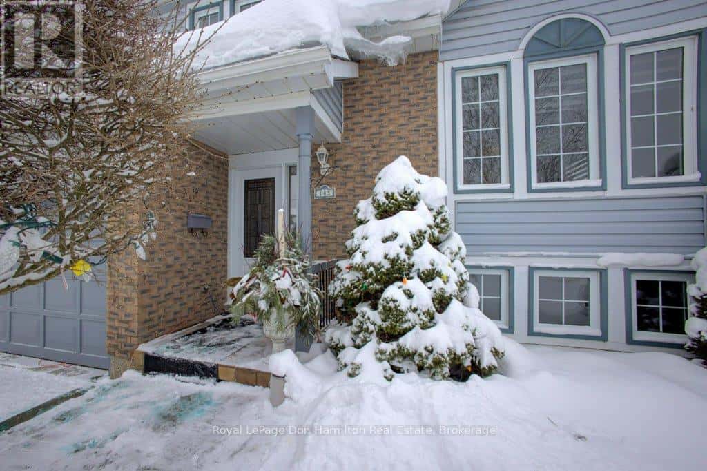 145 PARKSIDE DRIVE W — Centre Wellington (Fergus), Ontario - Photo 4 of 49