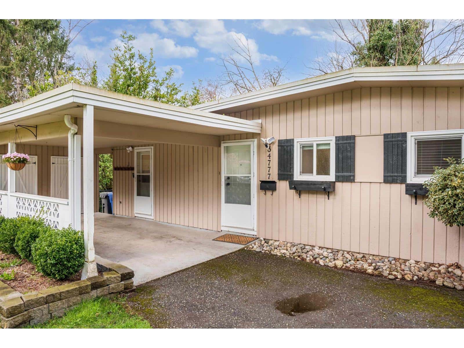 34777 MT BLANCHARD DRIVE — Abbotsford, British Columbia - Photo 4 of 26