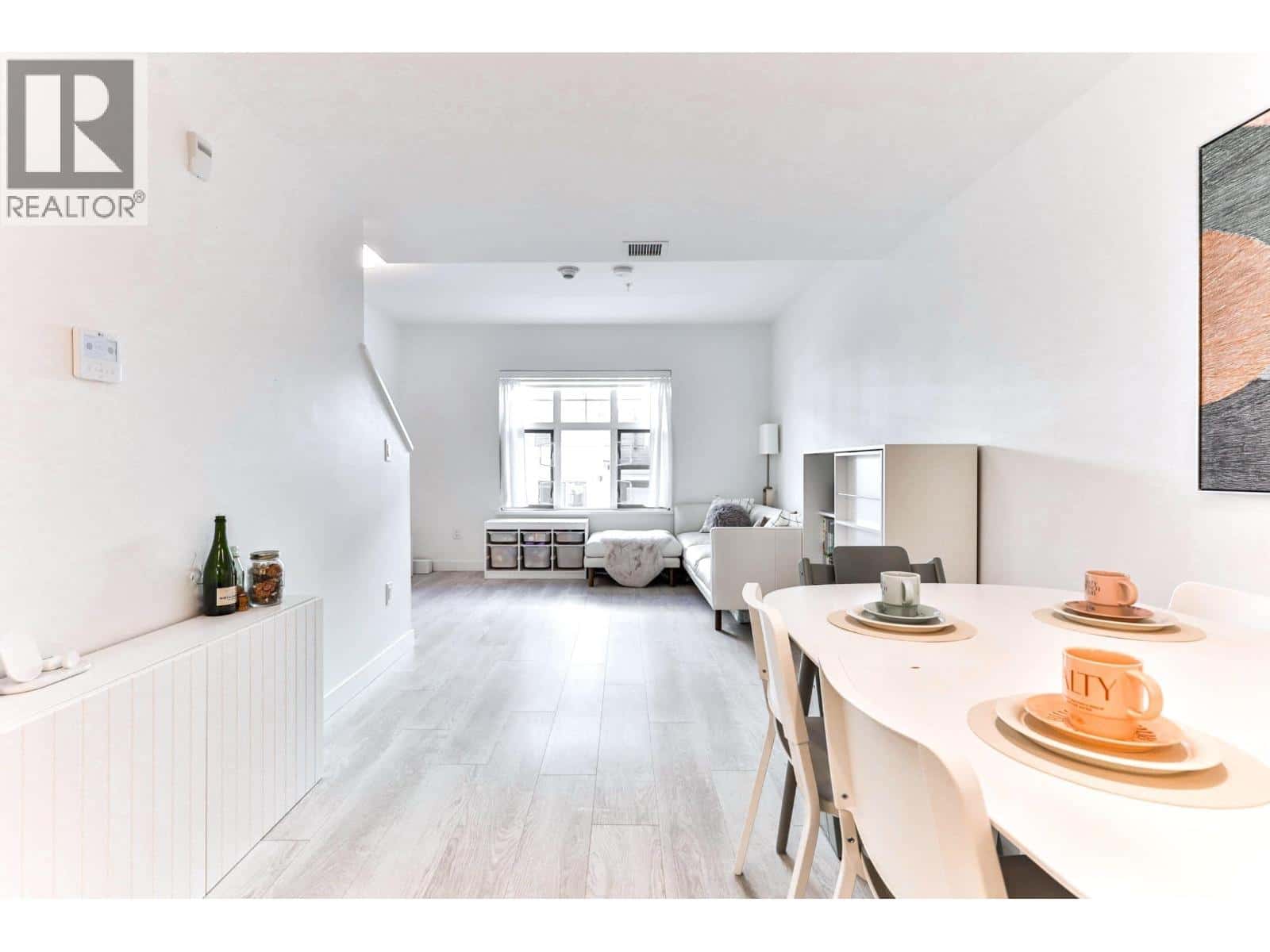 204 678 FAIRVIEW STREET — Coquitlam, British Columbia - Photo 3 of 18