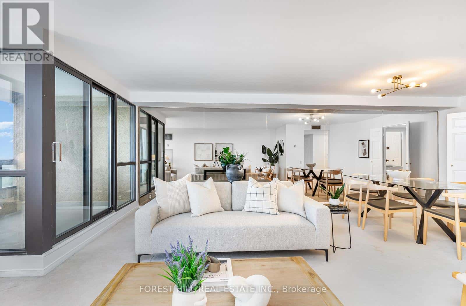 2004 - 3 CONCORDE PLACE — Toronto (Banbury-Don Mills), Ontario - Photo 2 of 37