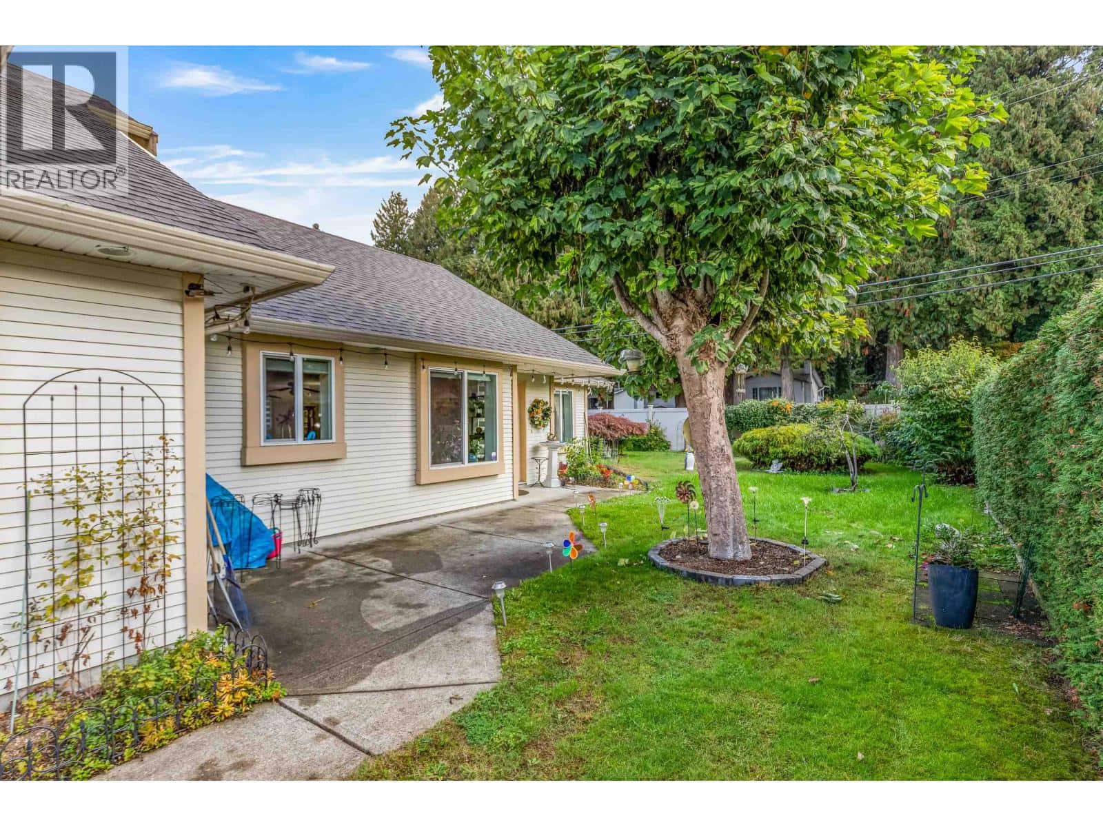 19573 116B AVENUE — Pitt Meadows, British Columbia - Photo 4 of 39