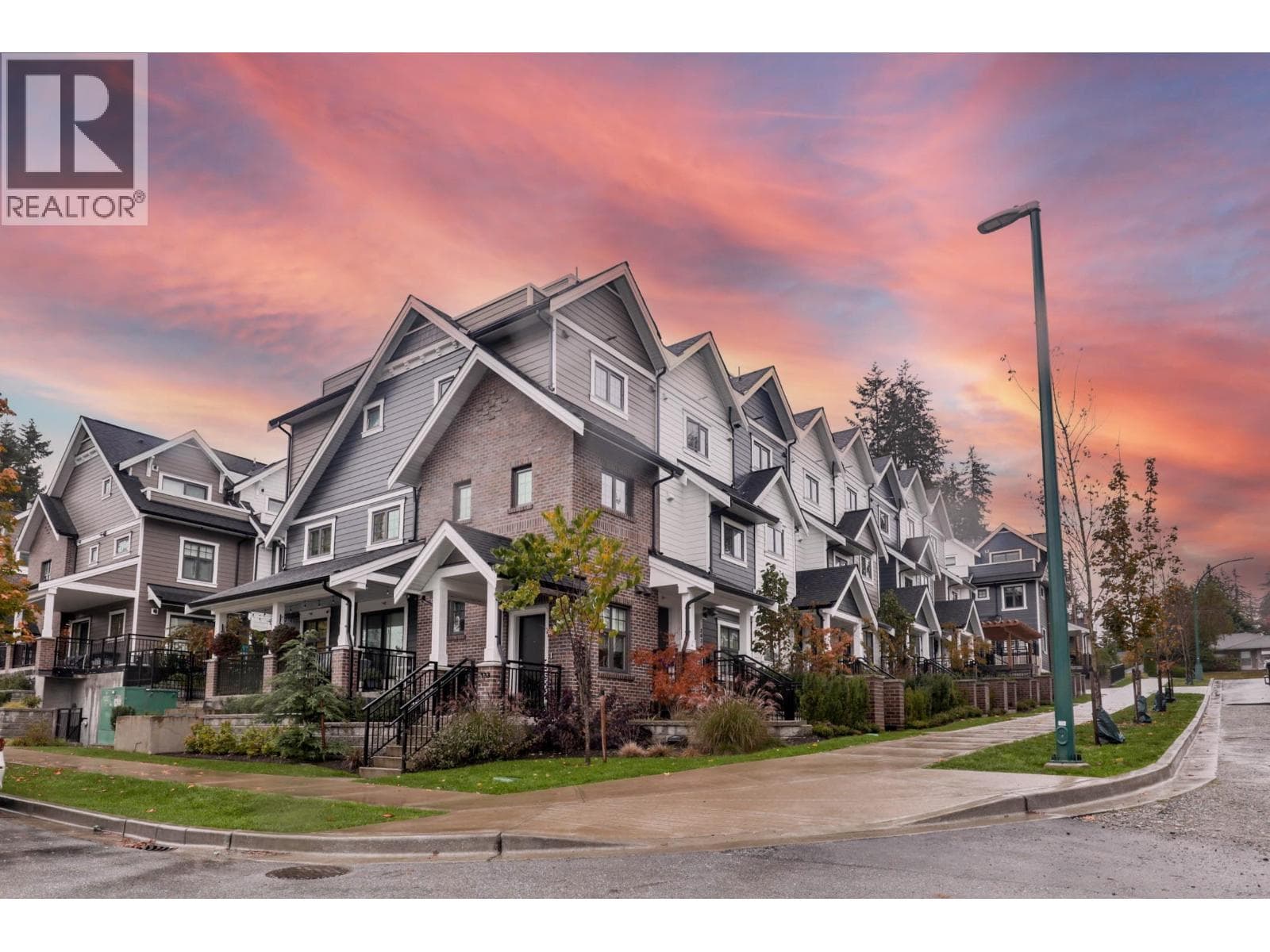 204 678 FAIRVIEW STREET — Coquitlam, British Columbia - Main photo