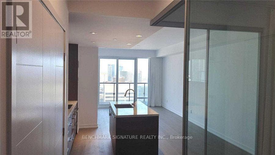 2805 - 488 UNIVERSITY AVENUE — Toronto (University), Ontario - Main photo