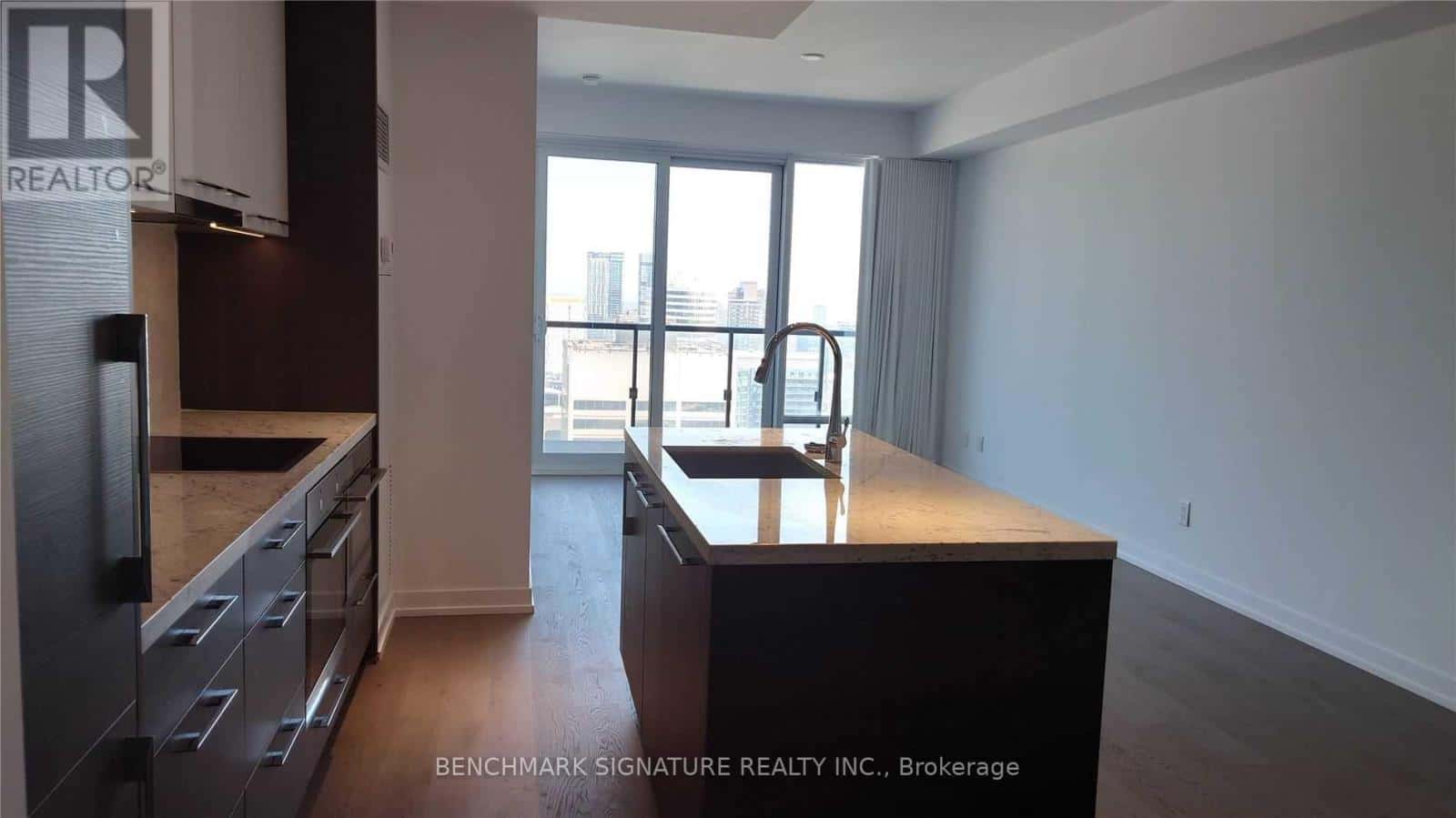 2805 - 488 UNIVERSITY AVENUE — Toronto (University), Ontario - Photo 3 of 32