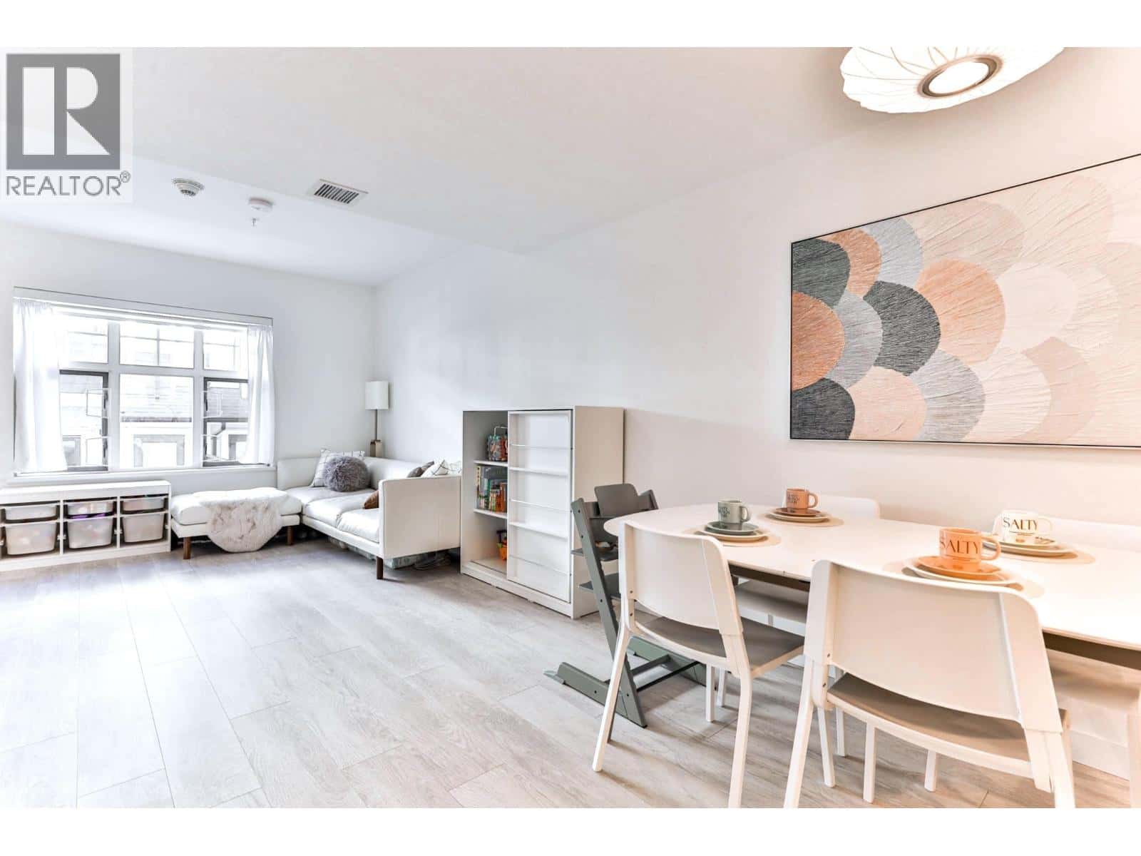 204 678 FAIRVIEW STREET — Coquitlam, British Columbia - Photo 2 of 18