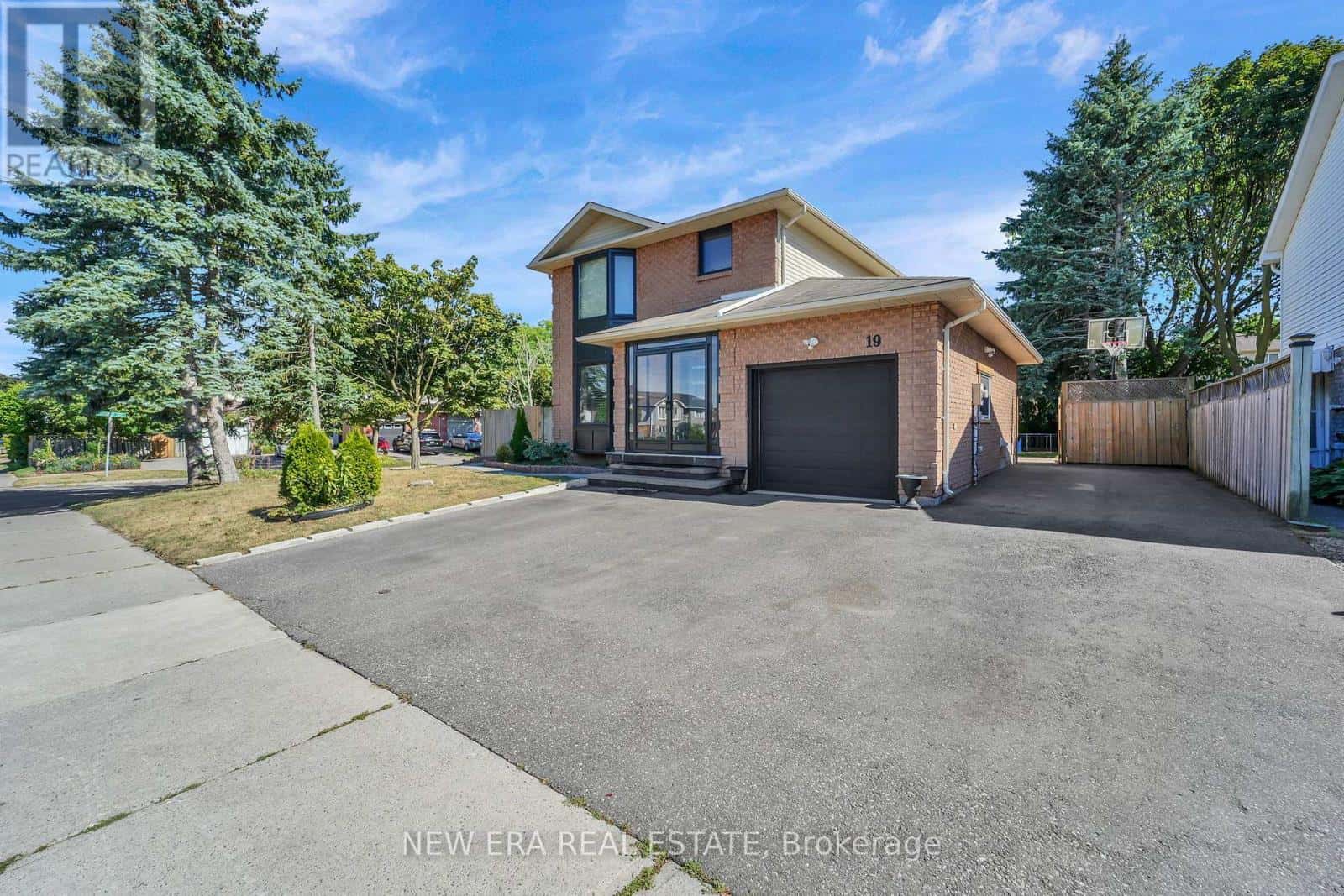 19 GLENABBEY DRIVE — Clarington (Courtice), Ontario - Photo 2 of 45