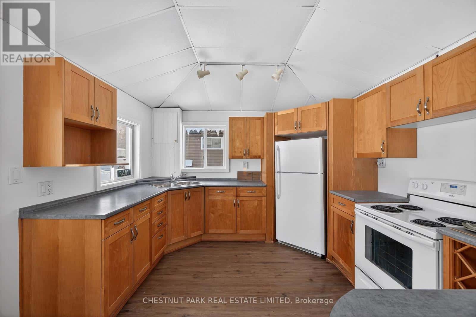 3410 BEACHVIEW AVENUE — Severn (West Shore), Ontario - Photo 4 of 13