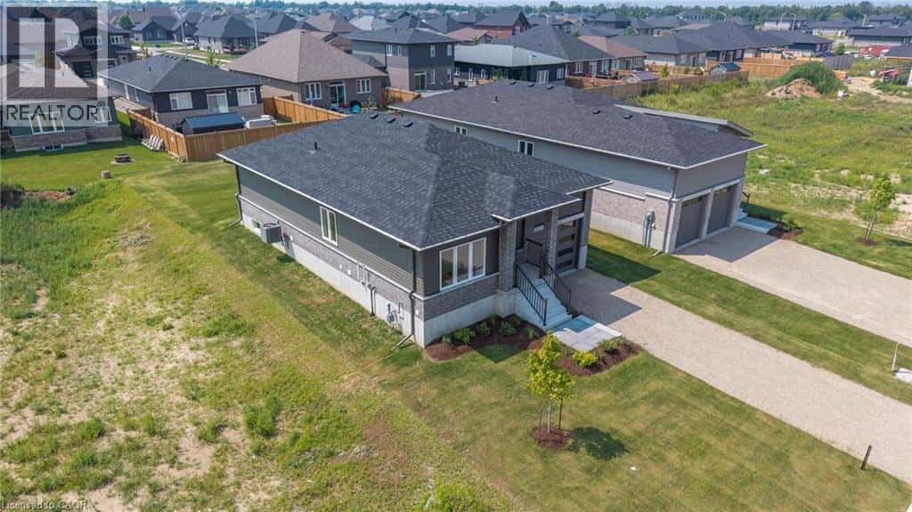 380 HAWTHORNE Street — Saugeen Shores, Ontario - Photo 4 of 34