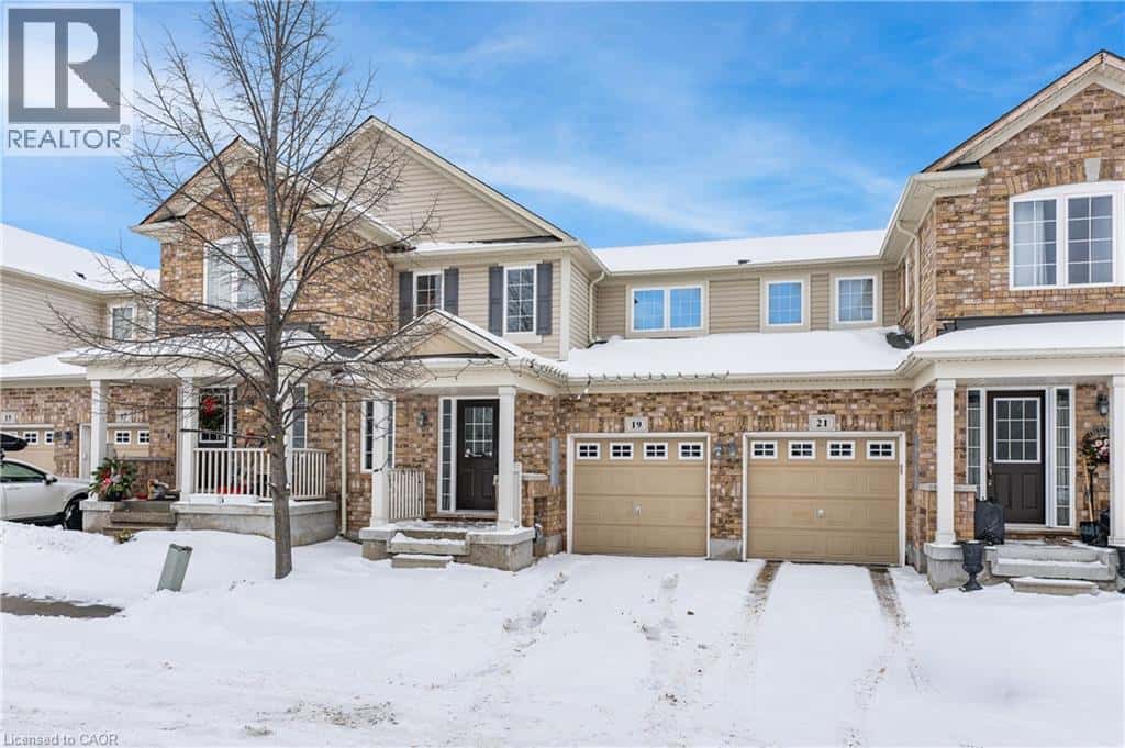 19 BLACKBIRD Circle — Cambridge, Ontario - Photo 2 of 39