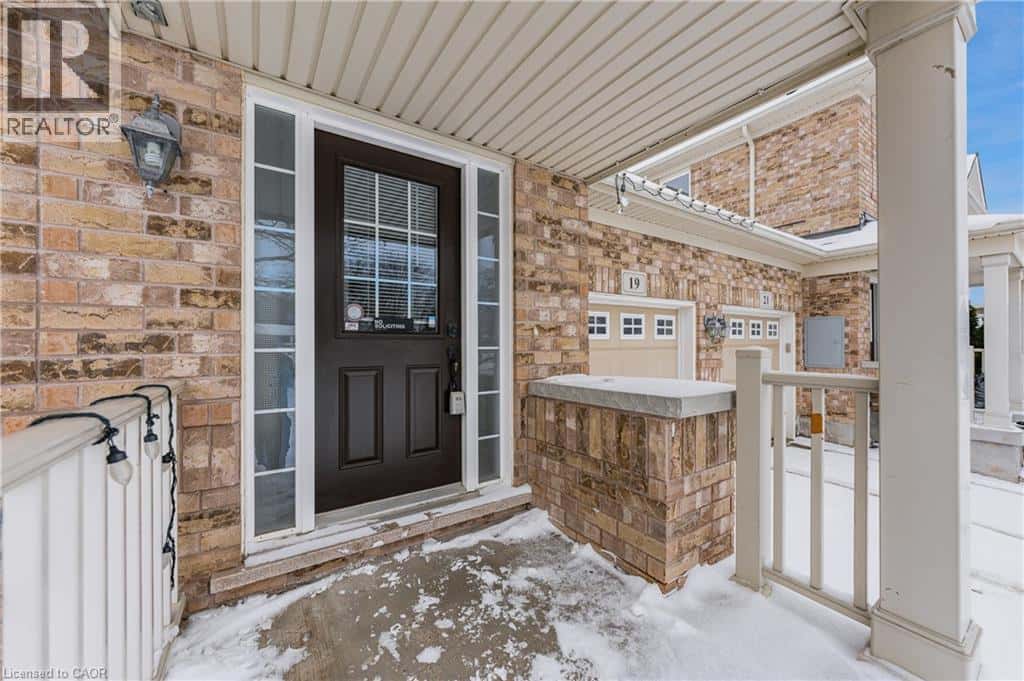 19 BLACKBIRD Circle — Cambridge, Ontario - Photo 4 of 39