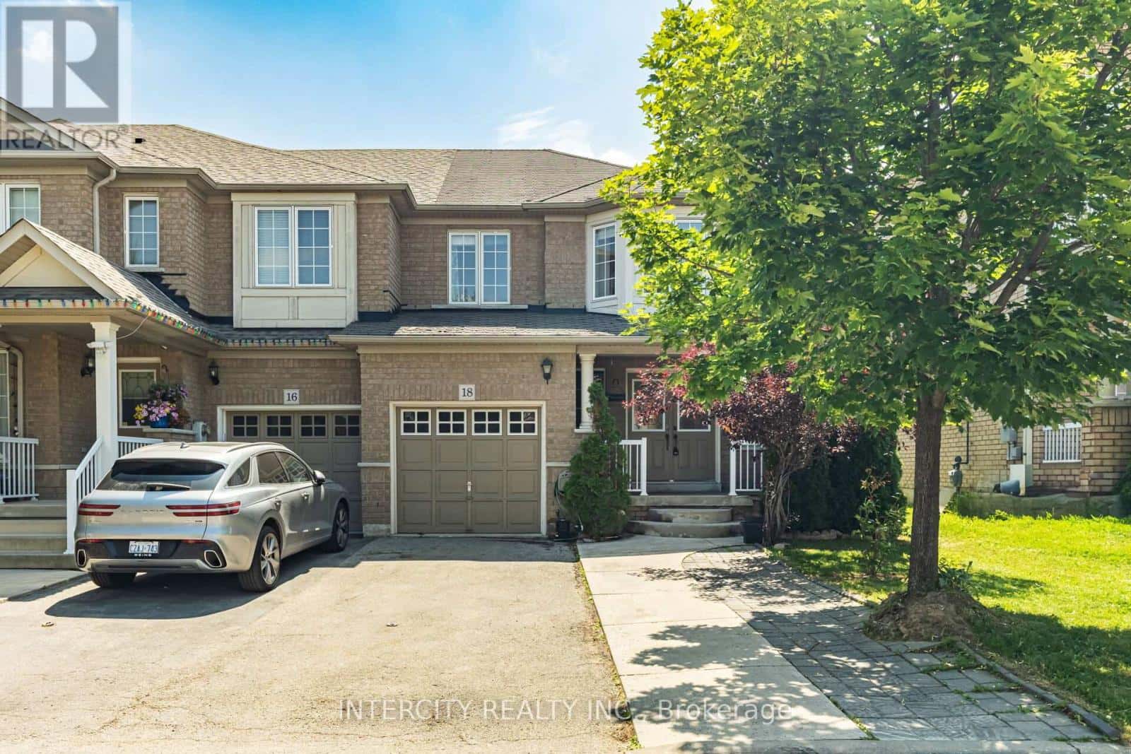 18 SNOWSHOE LANE — Brampton (Sandringham-Wellington), Ontario - Photo 2 of 50