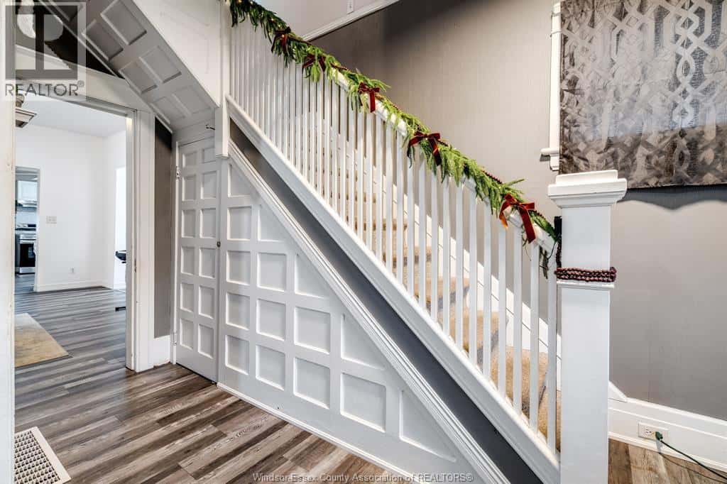 20 Churchill AVENUE — Leamington, Ontario - Photo 3 of 46