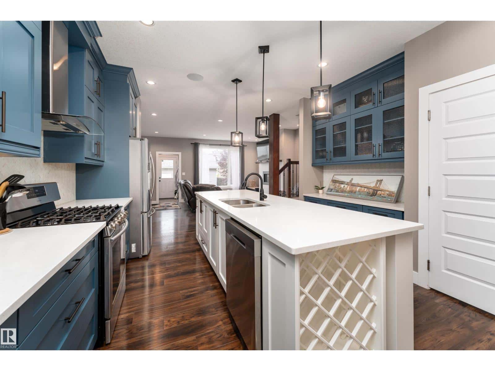 10706 67 AV NW — Edmonton, Alberta - Photo 2 of 49