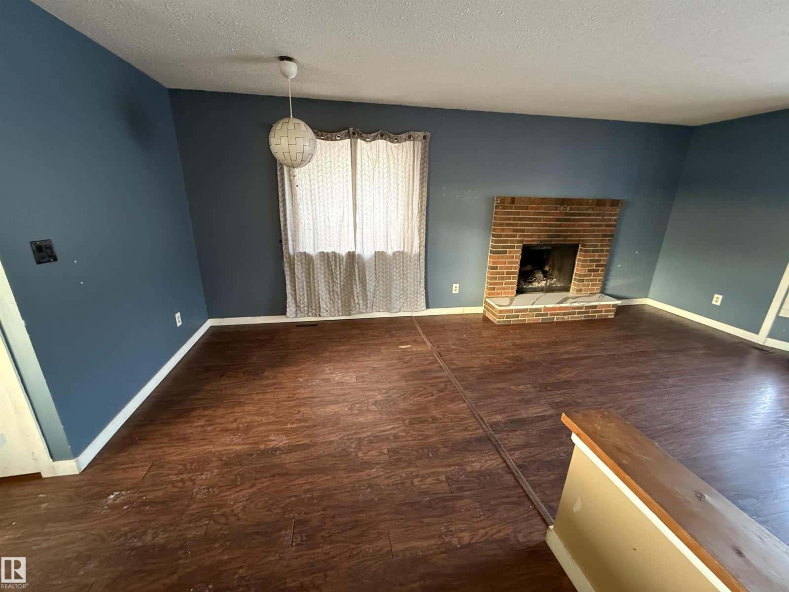 17939 80 AV NW — Edmonton, Alberta - Photo 4 of 19