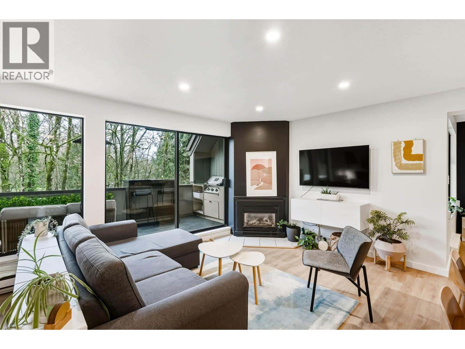 3146 MOUNTAIN HIGHWAY — North Vancouver, British Columbia - Photo 3 of 40