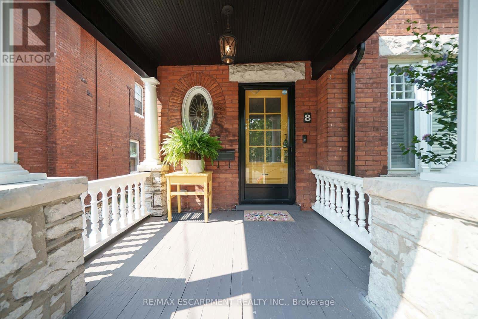 8 WILLIAM STREET — Brantford, Ontario - Photo 4 of 50