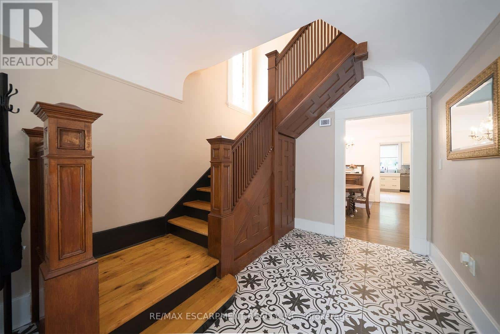 8 WILLIAM STREET — Brantford, Ontario - Photo 5 of 50