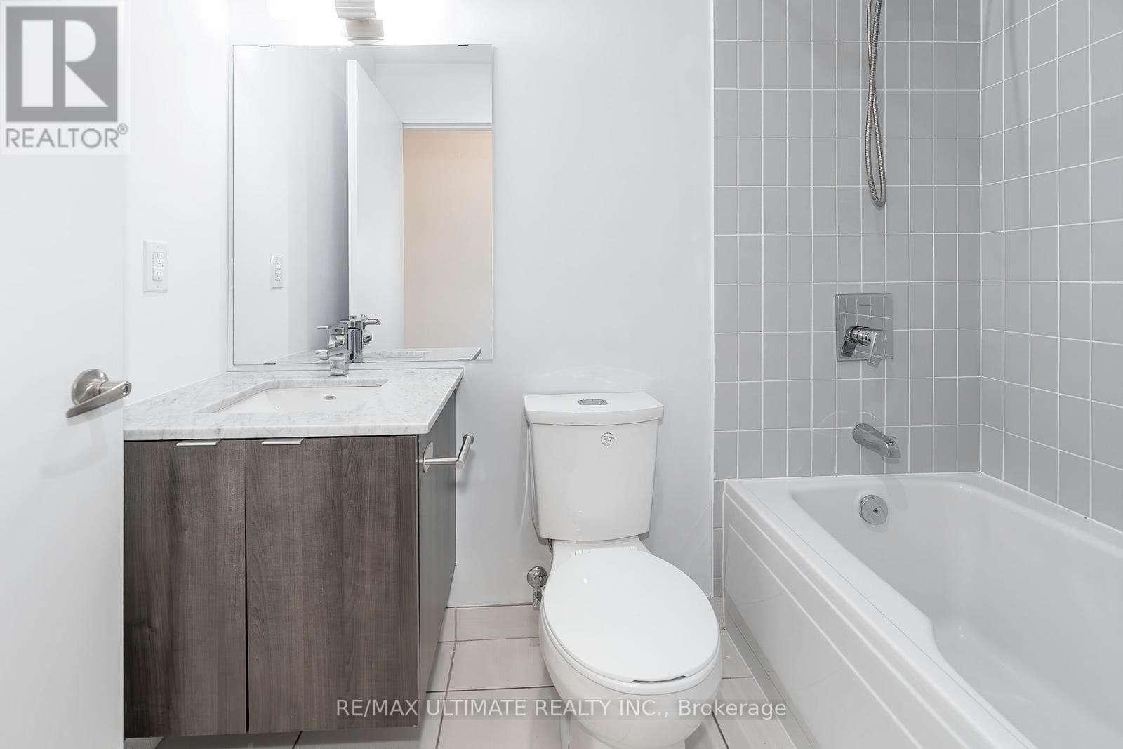 Toronto (Waterfront Communities) — Toronto (Waterfront Communities) - Main photo