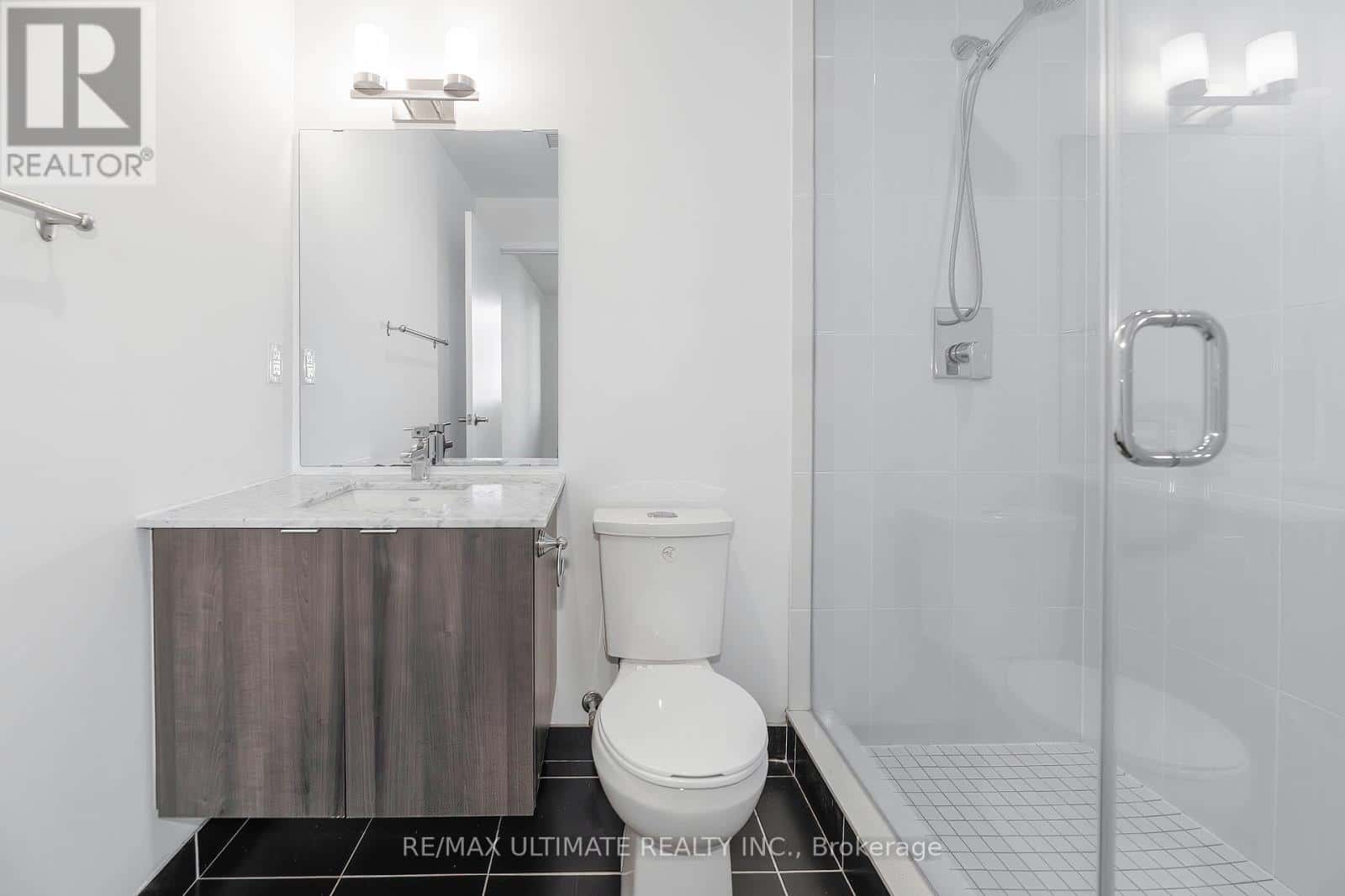 Toronto (Waterfront Communities) — Toronto (Waterfront Communities) - Photo 4 of 26