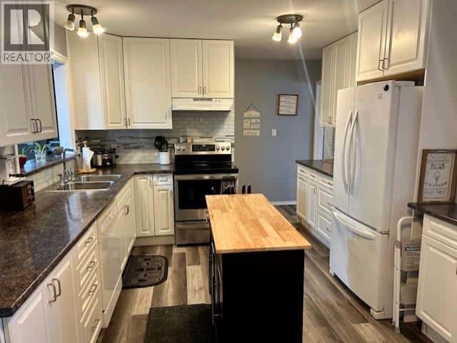 5315 WILLOW ROAD — Fort Nelson, British Columbia - Photo 2 of 32