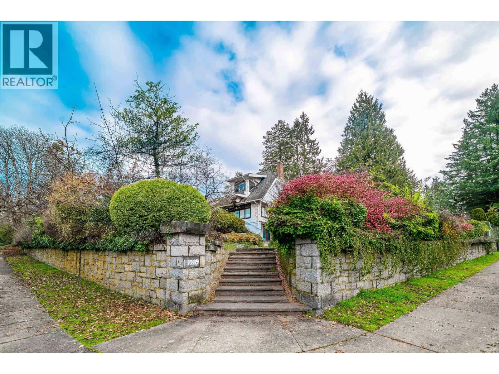 1989 W KING EDWARD AVENUE — Vancouver, British Columbia - Photo 4 of 40