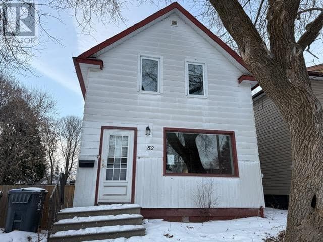 52 Empress AVE N — Thunder Bay, Ontario - Main photo