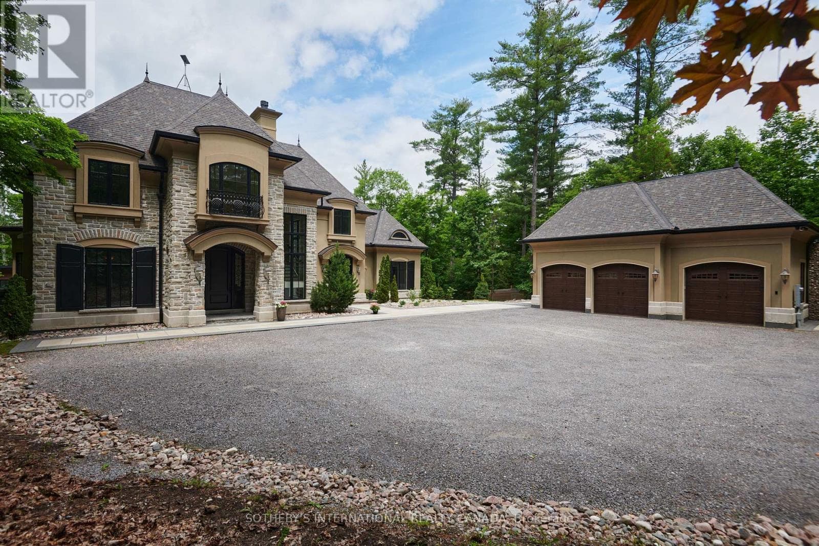 106 LORLEI DRIVE — McNab/Braeside, Ontario - Main photo