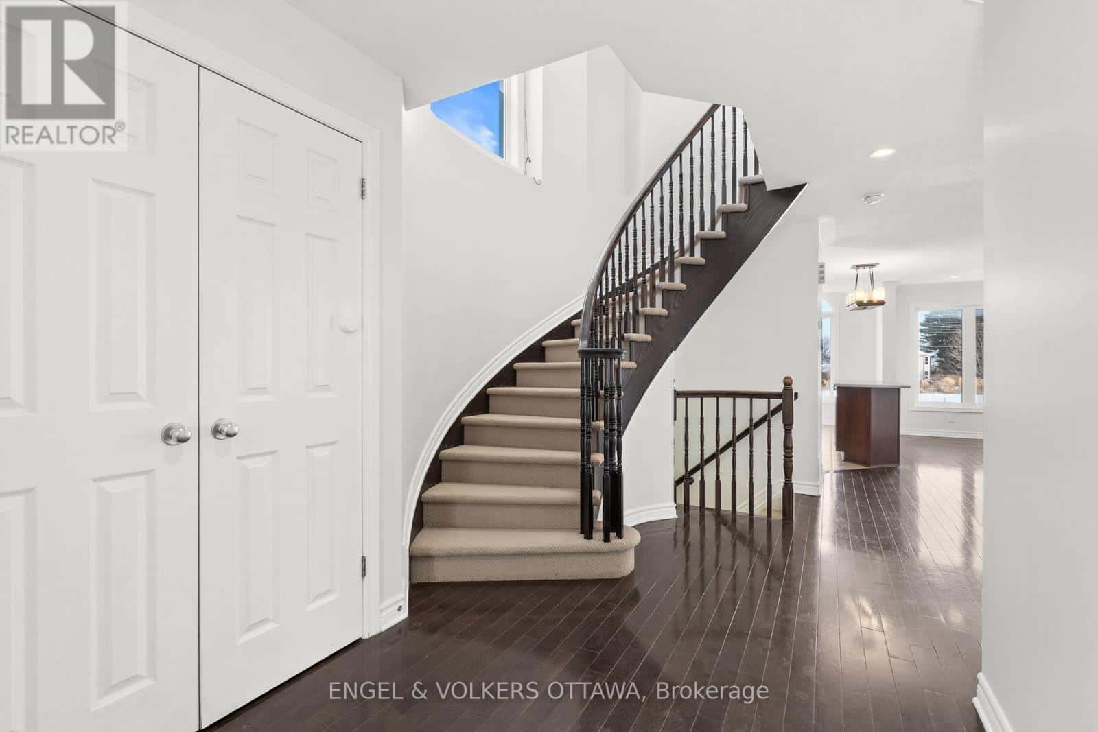 238 FORESTBROOK STREET — Ottawa, Ontario - Photo 4 of 31