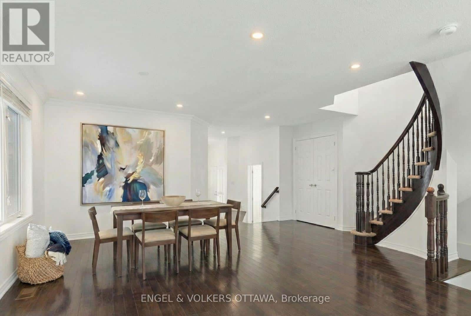 238 FORESTBROOK STREET — Ottawa, Ontario - Photo 5 of 31