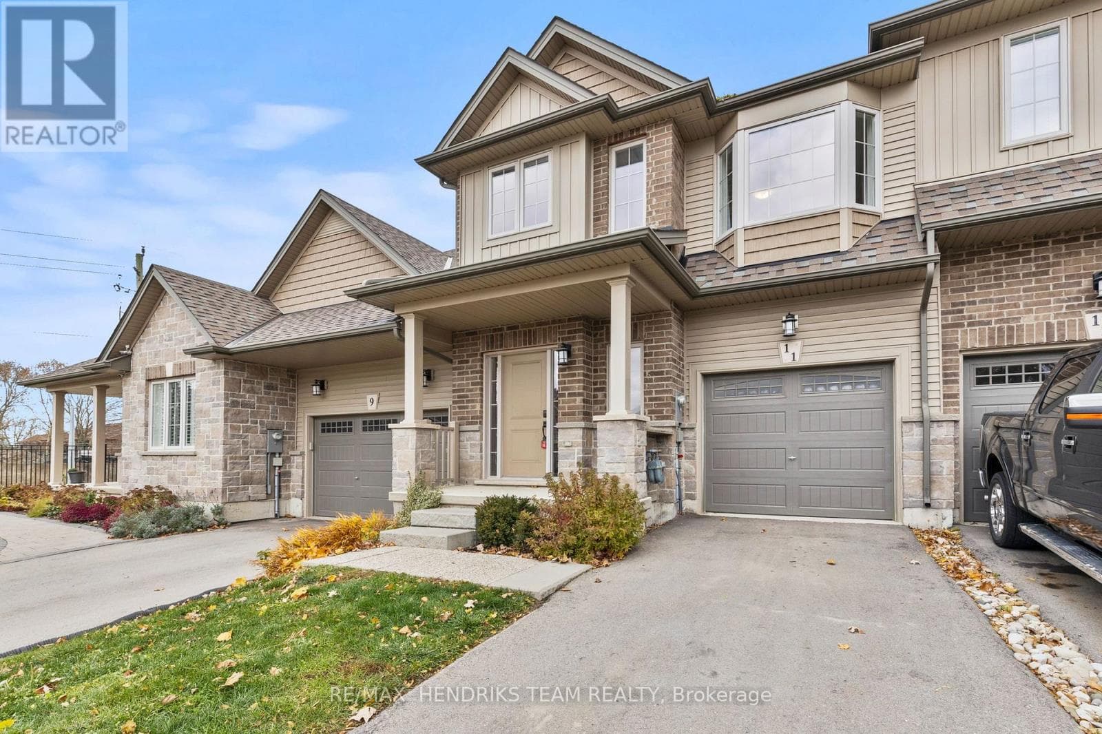 11 DENNIS DRIVE — West Lincoln (Smithville), Ontario - Main photo