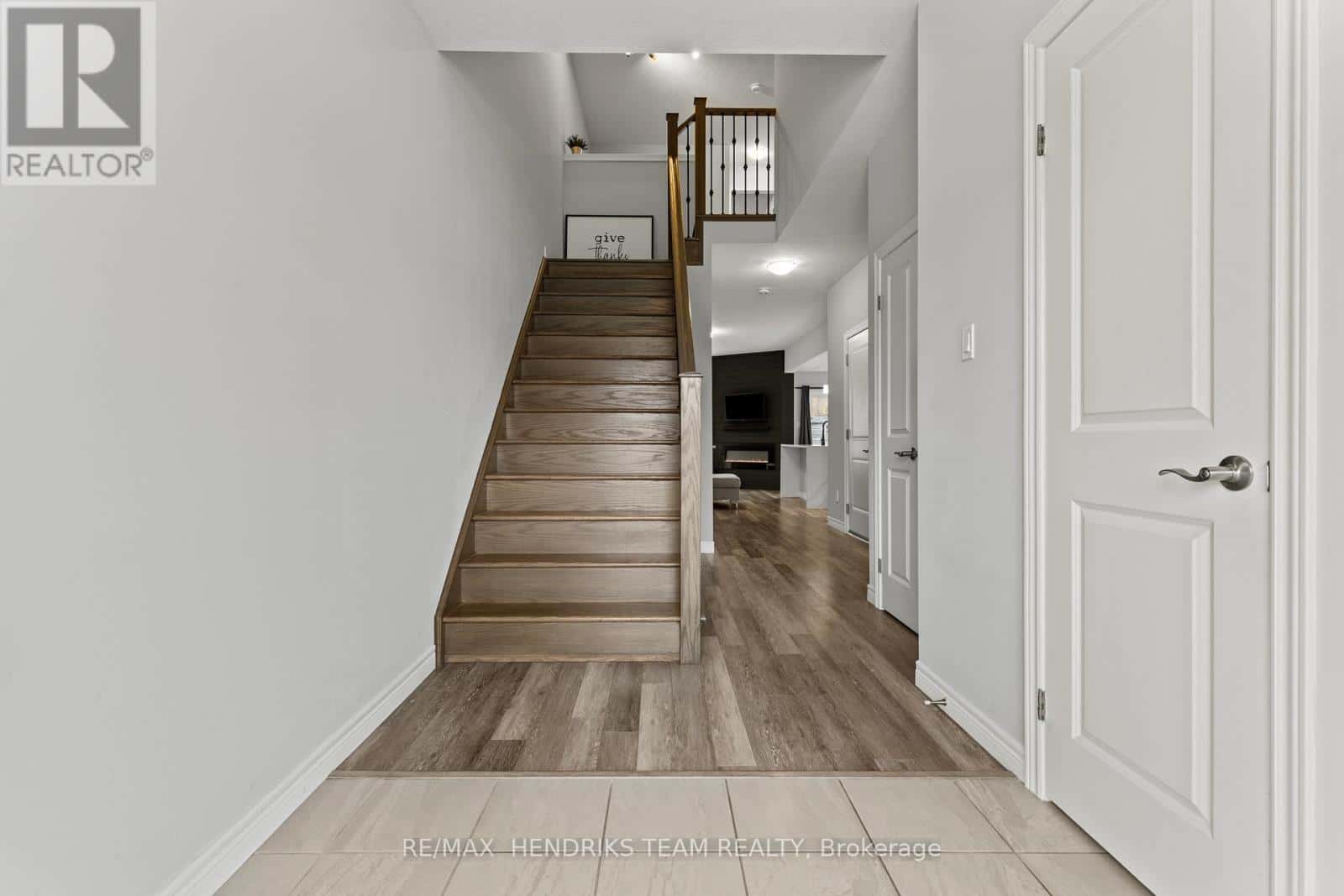 11 DENNIS DRIVE — West Lincoln (Smithville), Ontario - Photo 5 of 43