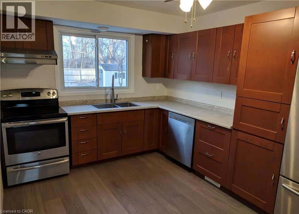 34 PRESTON Place — Welland, Ontario - Photo 4 of 24