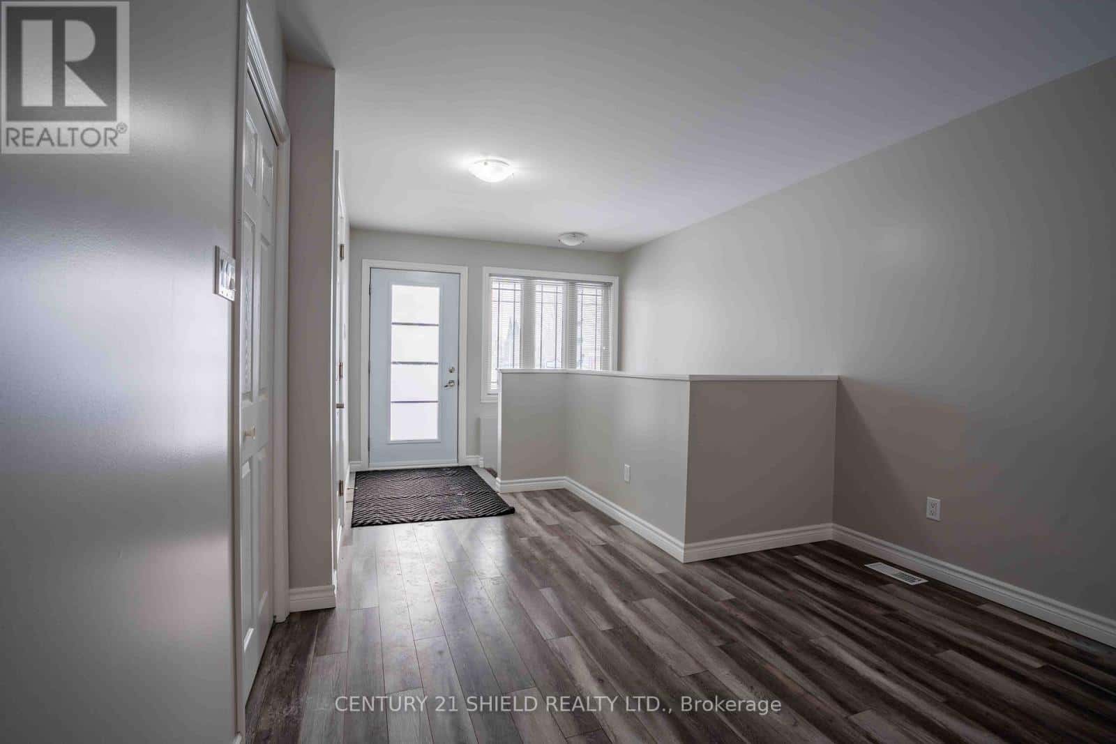 221 THIRD STREET W — Cornwall, Ontario - Photo 2 of 24