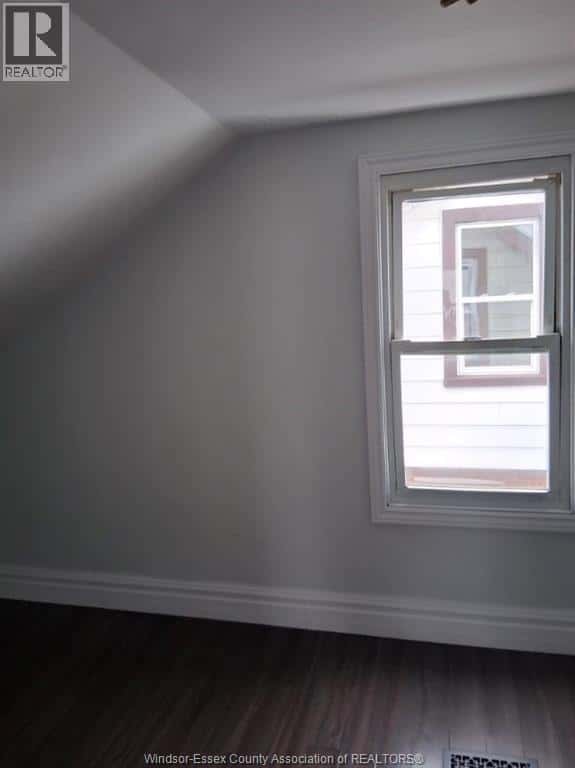 1066 SHEPHERD East — Windsor, Ontario - Photo 4 of 9