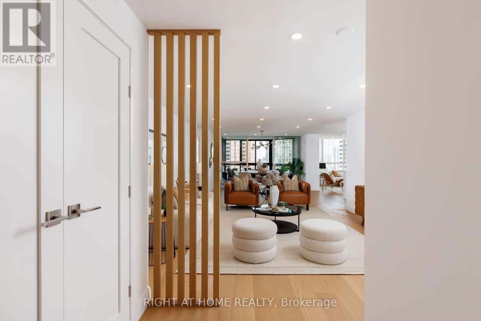 1403 - 130 CARLTON STREET E — Toronto (Cabbagetown-South St. James Town), Ontario - Photo 3 of 47