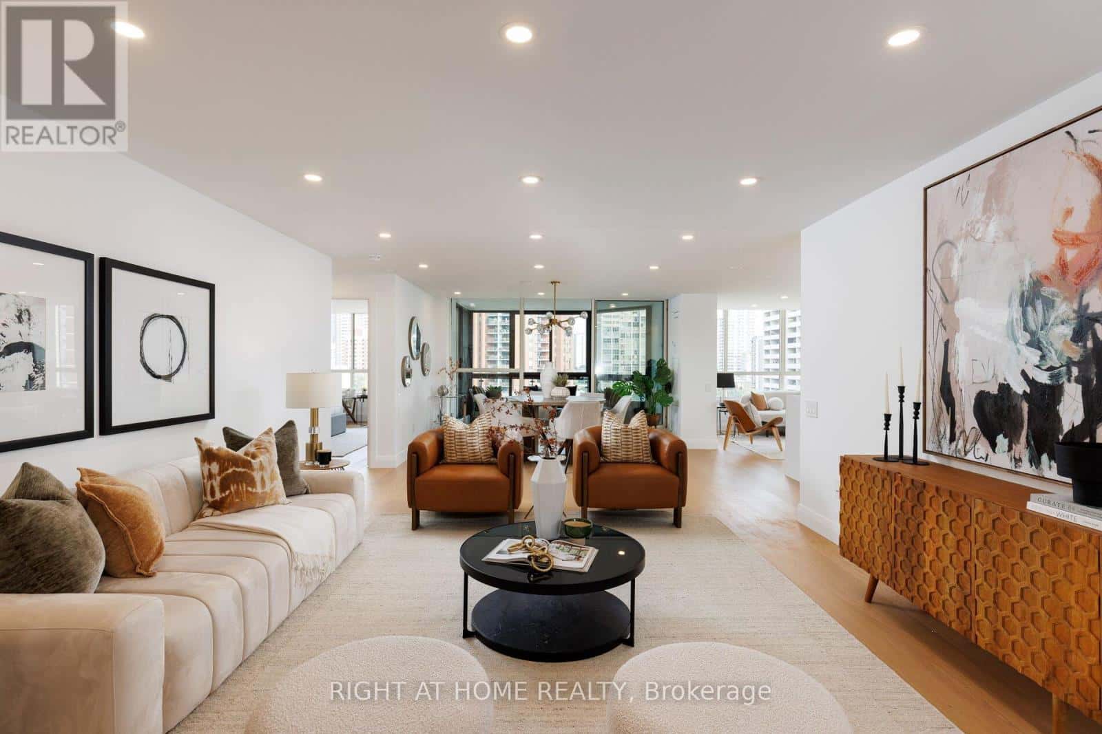 1403 - 130 CARLTON STREET E — Toronto (Cabbagetown-South St. James Town), Ontario - Photo 4 of 47