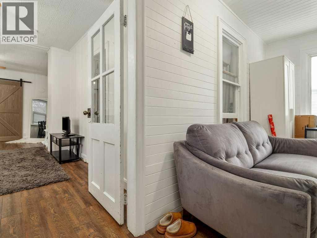 1218 7 Street N — Lethbridge - Photo 5 of 84