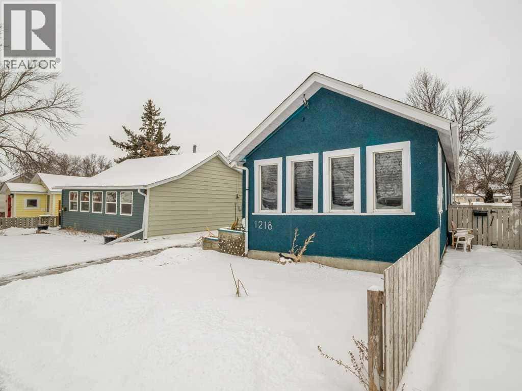 1218 7 Street N — Lethbridge - Photo 3 of 84