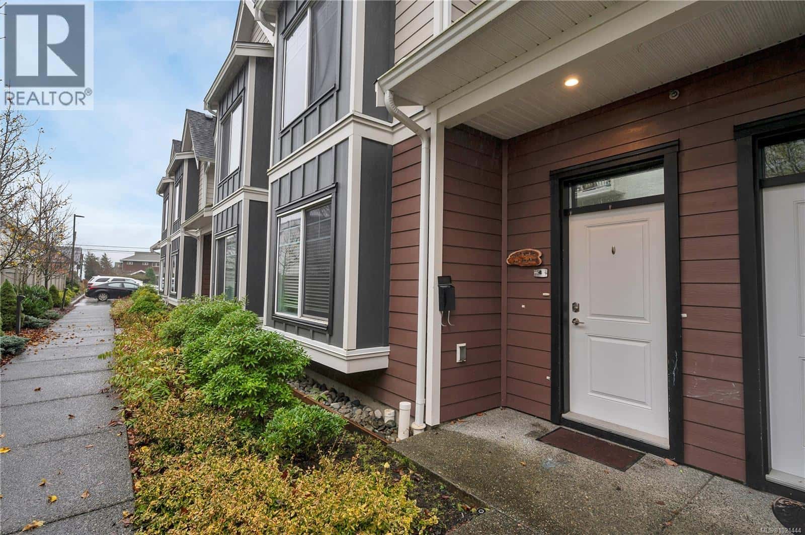 796 Island Highway South 4