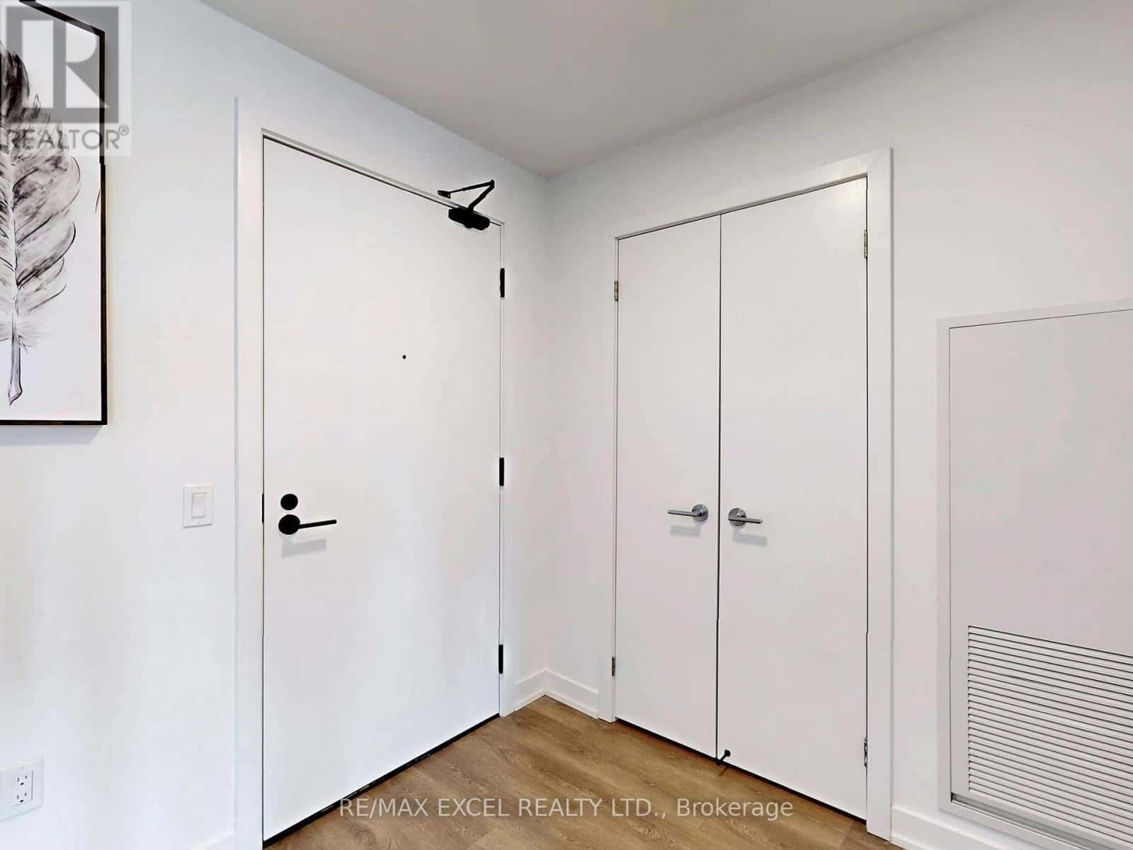 403 - 1606 CHARLES STREET — Whitby (Port Whitby), Ontario - Photo 3 of 49