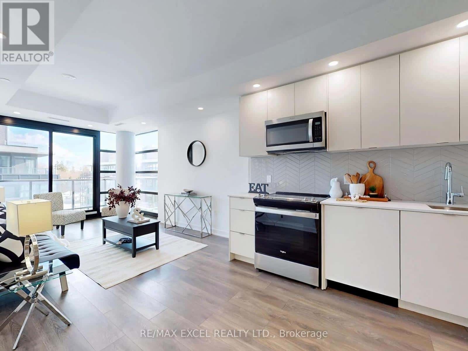 403 - 1606 CHARLES STREET — Whitby (Port Whitby), Ontario - Photo 5 of 49