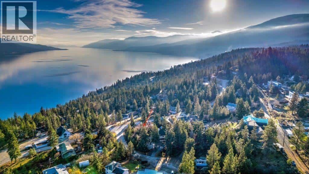 667 Mountain Drive — Vernon, British Columbia - Photo 4 of 15