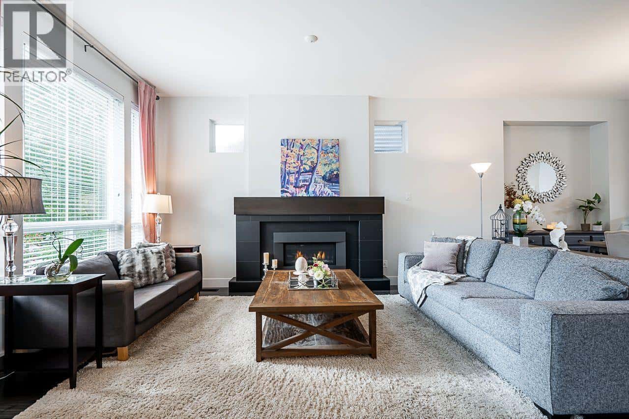 10489 ROBERTSON STREET — Maple Ridge, British Columbia - Photo 4 of 37